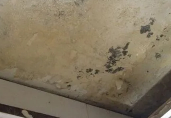 钦州阳台漏水维修公司分享下钦州卫生间渗水维修需要注意哪些问题。